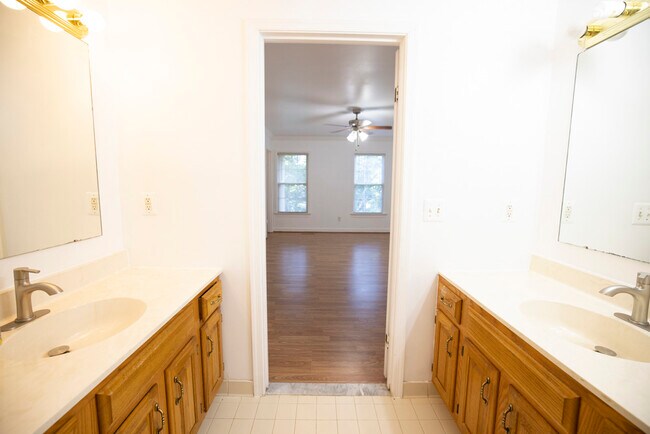 Building Photo - 3658 Thomasson Crossing Dr