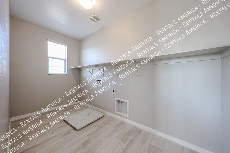 Building Photo - 1726 W Jeanine Dr
