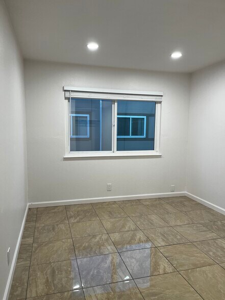 Building Photo - 2454 W Bayshore Rd