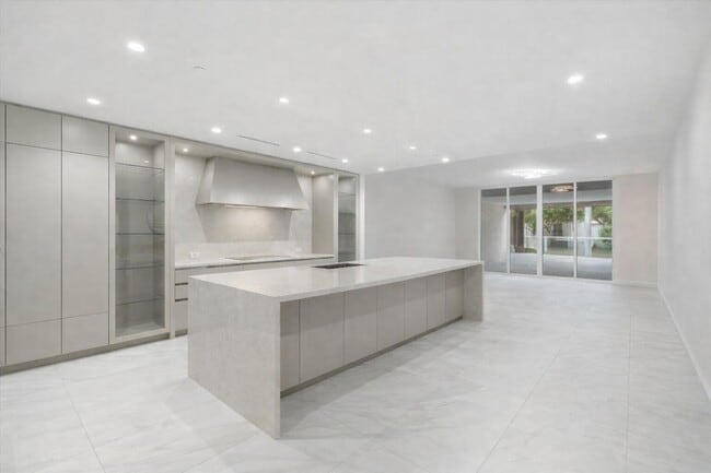 Building Photo - 200 SE Mizner Blvd