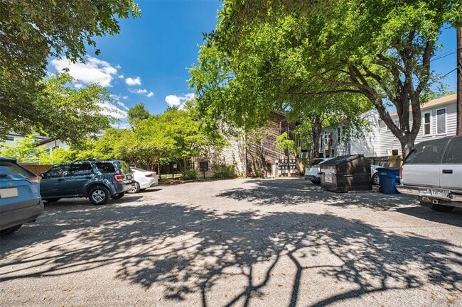 Building Photo - 5602 Woodrow Ave