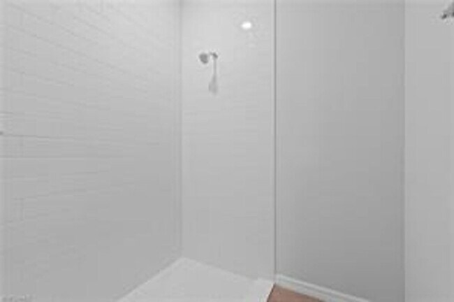 Building Photo - 2115 Ne-16 Ter