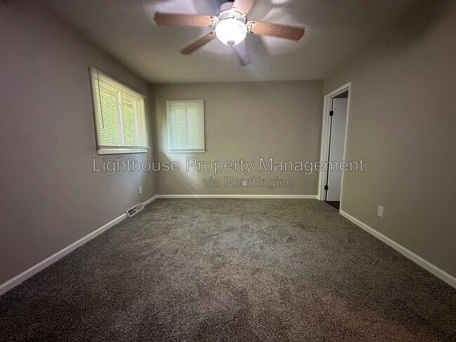 Building Photo - 120 Heather Hills Dr