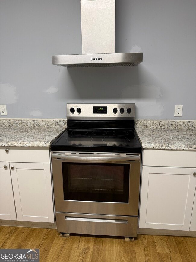 Building Photo - 1006 W College St Ext