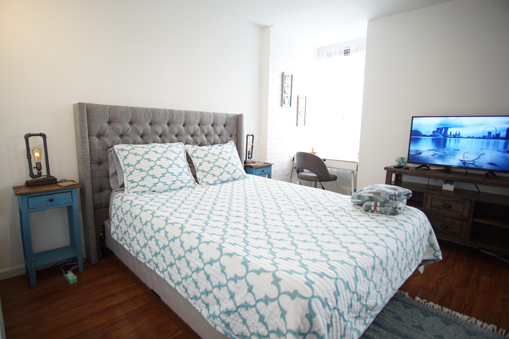 Building Photo - 636 W Webster Ave