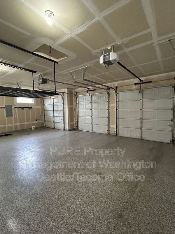 Building Photo - 16801 140th Ave E