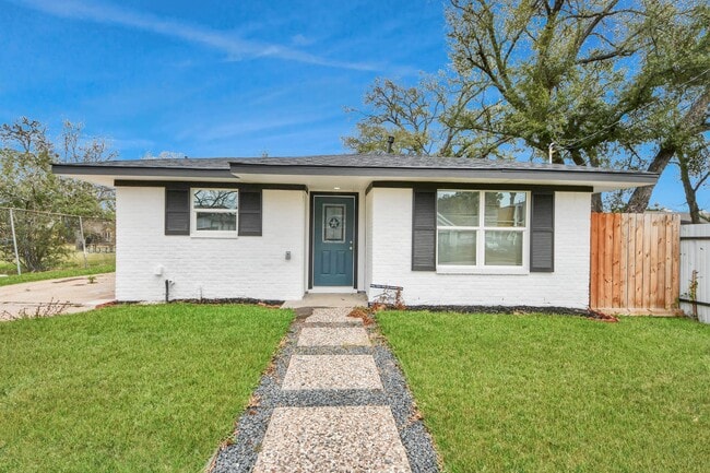 Building Photo - 5115 Clay St