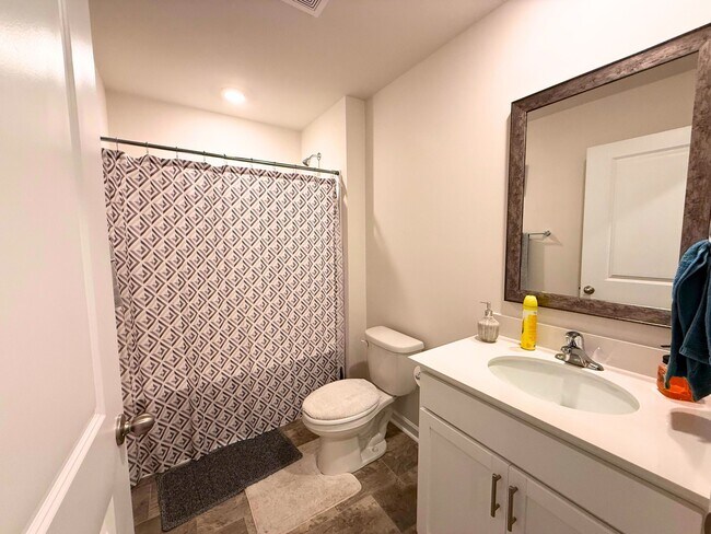 Building Photo - 605 Palmerston Dr