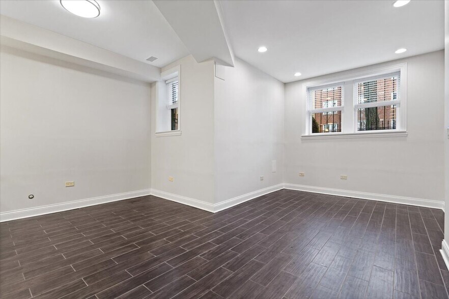 Building Photo - 4906 N Whipple St