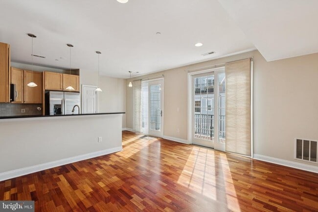 Building Photo - 105 Captains Way