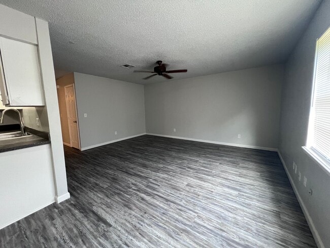 Building Photo - 14456 NE 4th St