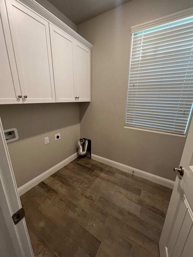 Building Photo - 1394 E Via Dorata Way