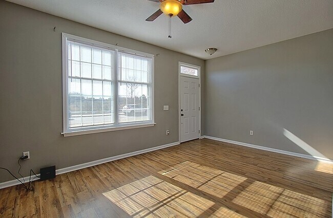Building Photo - 127 Davila St