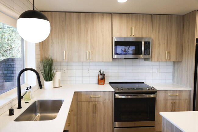 Building Photo - 3921 I St