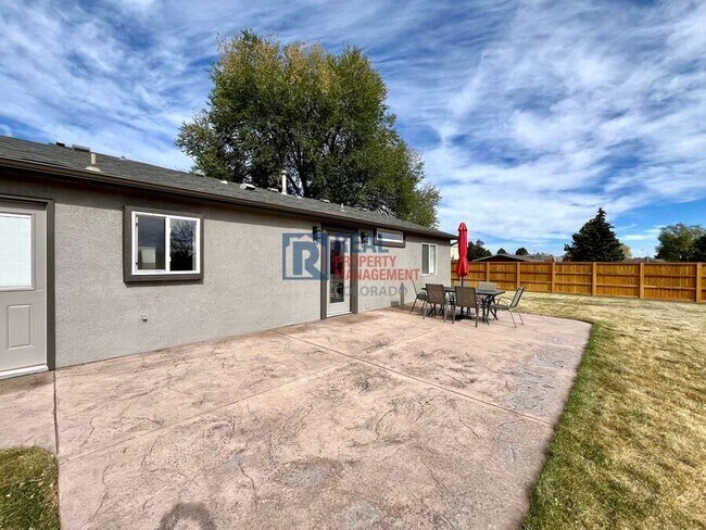 Building Photo - 1675 Tahlequah Dr