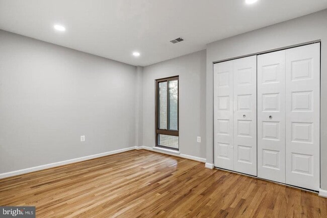 Building Photo - 4921 Sauquoit Ln