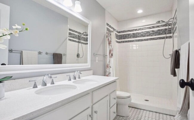 Building Photo - Beautiful Remodeled 5 Bedroom