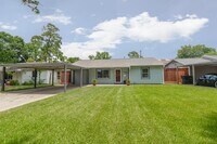 Building Photo - 7418 Jalna St