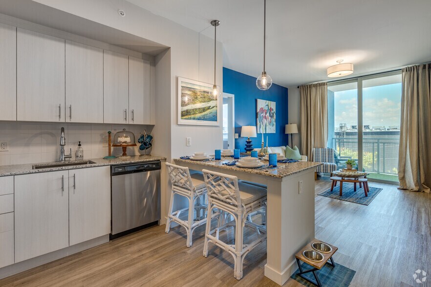 2BR, 2BA - 915SF - Kitchen - Pura Vida Hialeah Luxury Apartments