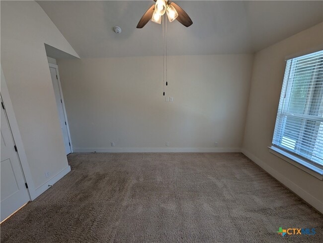 Building Photo - 1052 Easy Gruene