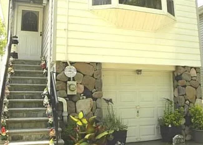 Building Photo - 4402 Locust Point Dr