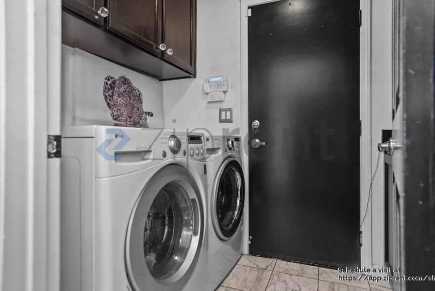 Building Photo - 2927 Sorrento Way