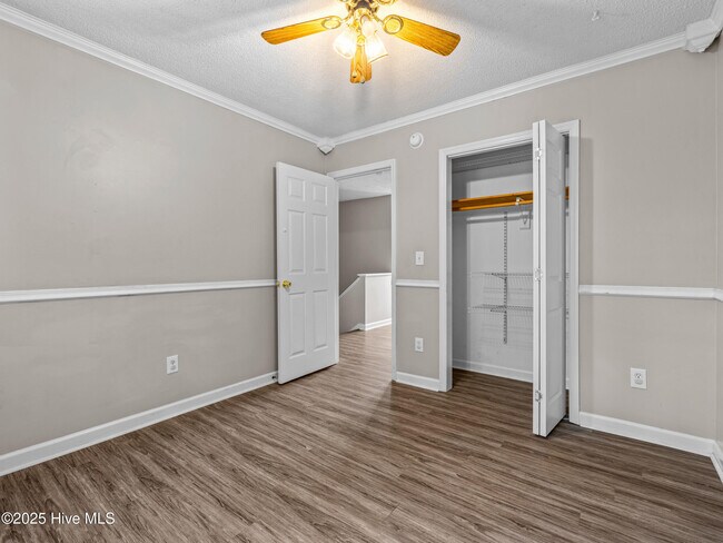 Building Photo - 882 Pine Valley Rd