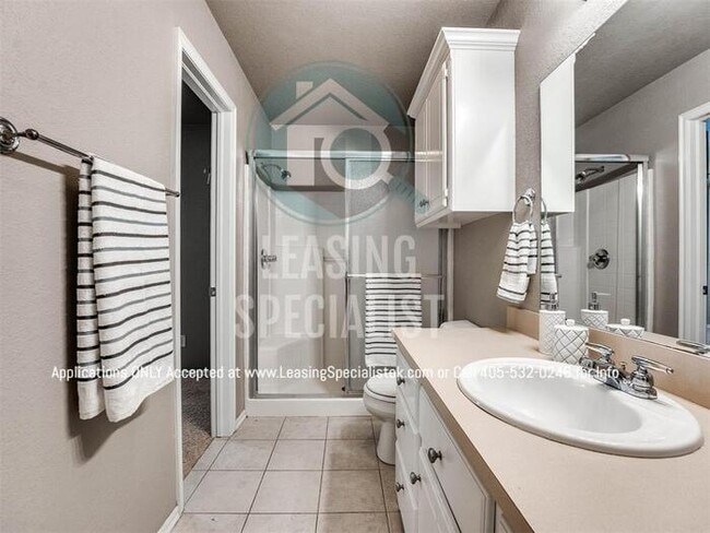 Building Photo - Stunning West Norman 3 Bed 2 Bath Townhome!