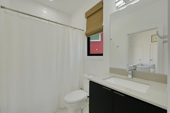 Building Photo - 907 Redd St