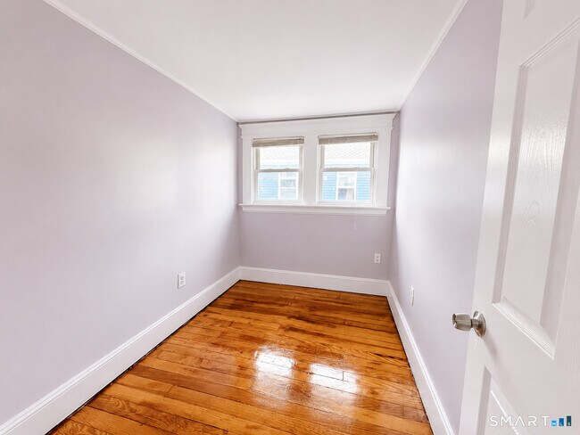 Building Photo - 132 Clinton St
