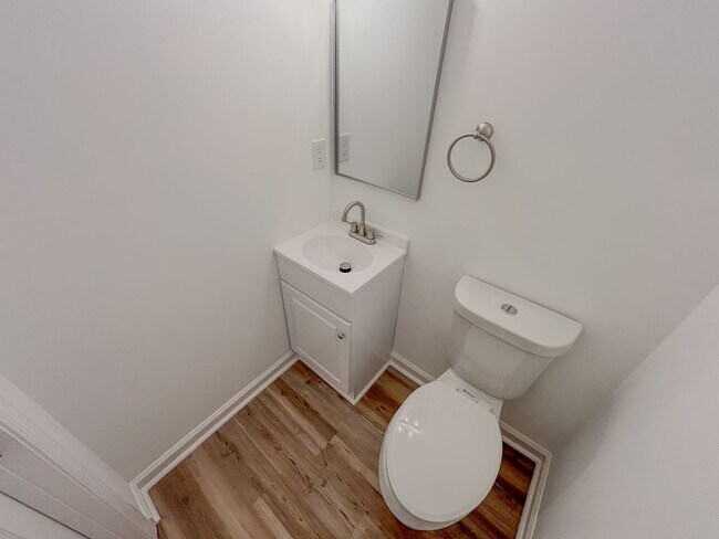 Building Photo - Modern 2BR/1.5BA Property with Renovated Interior and Unique Bonus Spaces