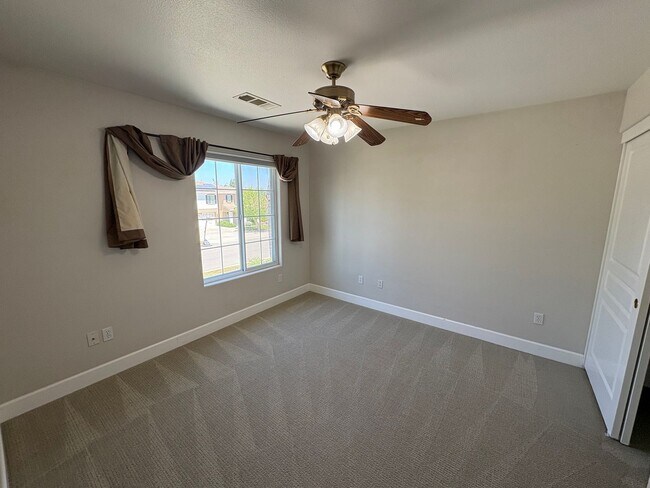 Building Photo - NW Two story home, located in Foxwood subd...