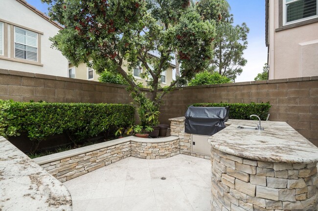 Building Photo - 43 Topanga