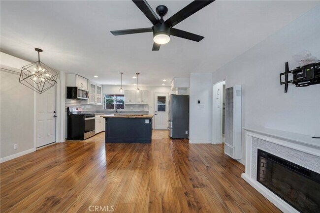 Building Photo - 13616 Hermes St