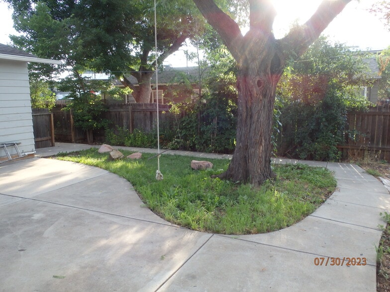 patio 2 - 605 W Lake St