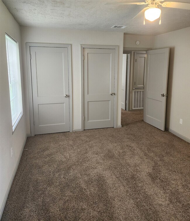Building Photo - 5244 Enyart St