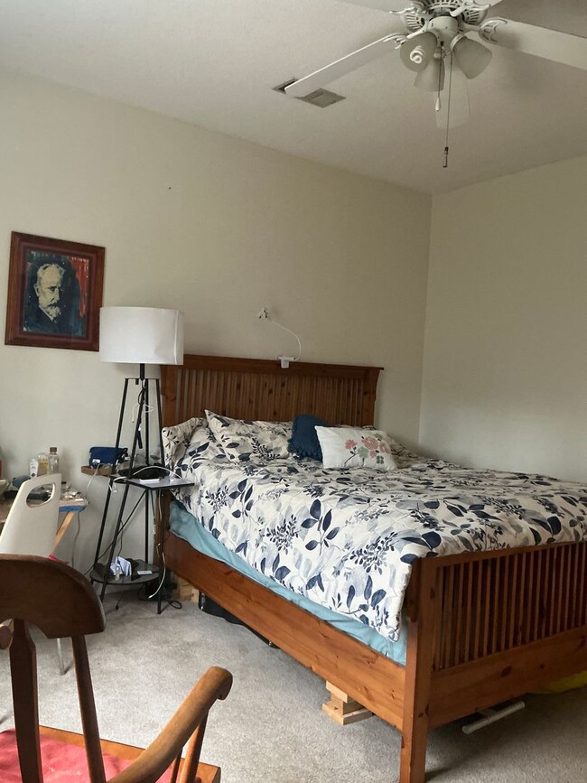 Building Photo - 2 Bedroom/2 .5 Bath FURNISHED Condo locate...