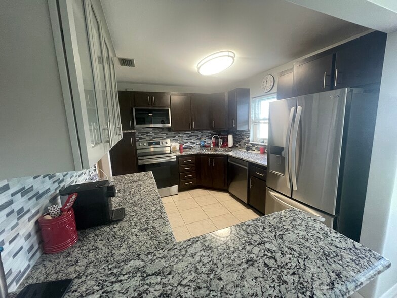 Building Photo - 218 Dogwood Cir