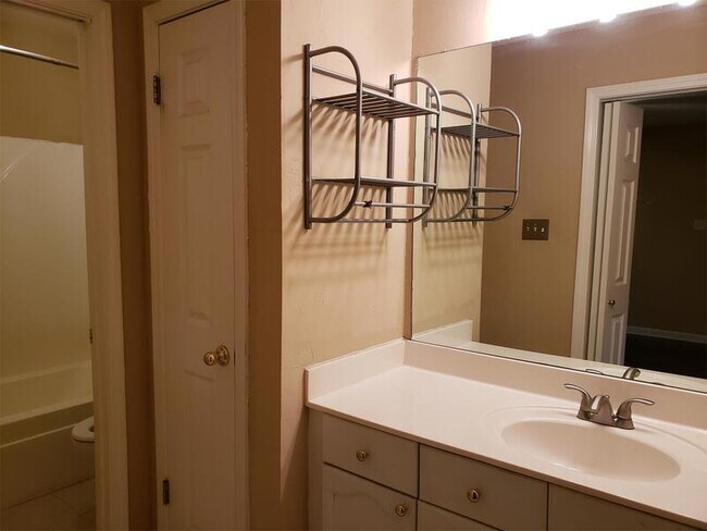 Building Photo - 1088 Sunstar Dr