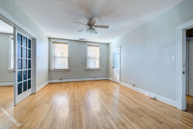 Building Photo - OPPORTUNITY KNOCKS 3 BED 1 BATH 1,400 SF ±...