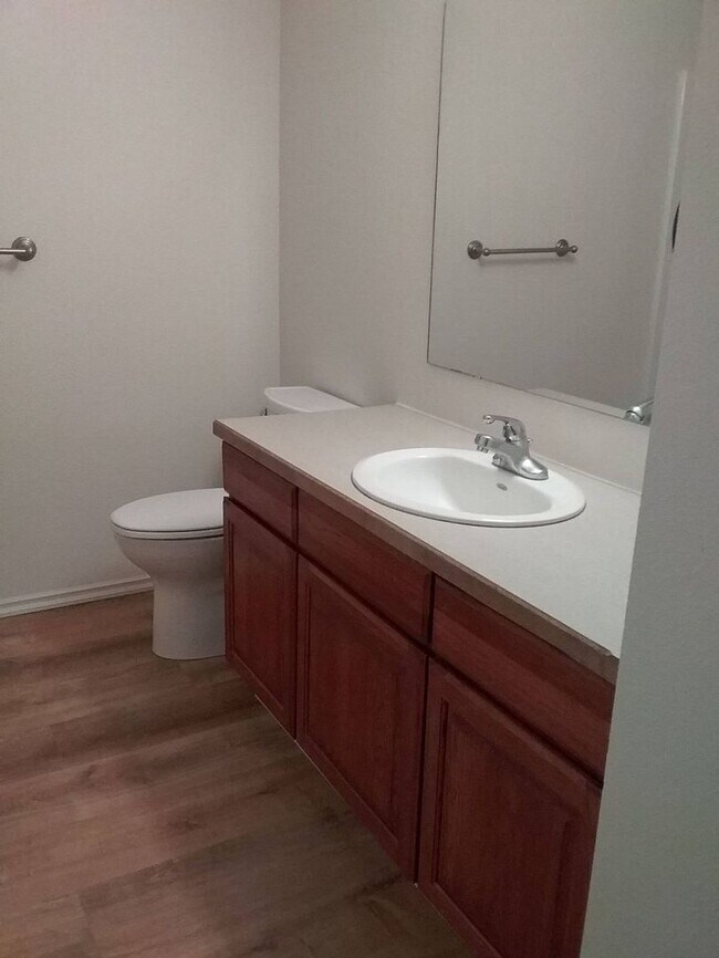 Building Photo - roy2016