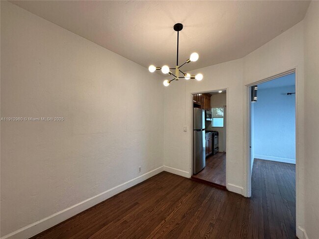 Building Photo - 969 Bay Dr