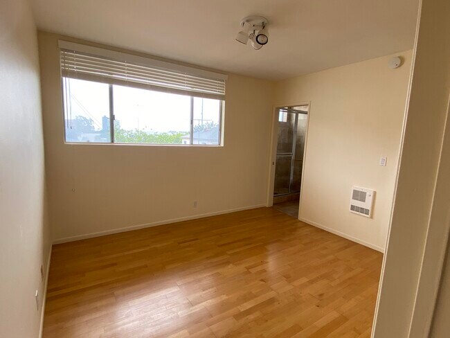 Building Photo - 947 15th St