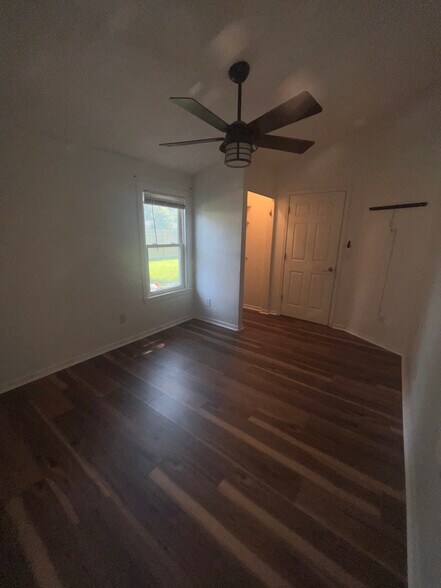 Building Photo - 186 Rosslyn Ave