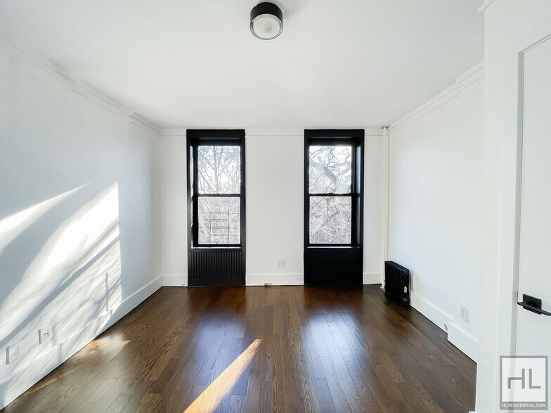 Building Photo - Carroll Gardens / 2-Bed 1-Bath / In-Unit Washer & Dryer