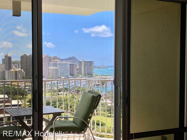 Building Photo - 2 br, 2 bath House - 1350 Ala Moana Blvd #...