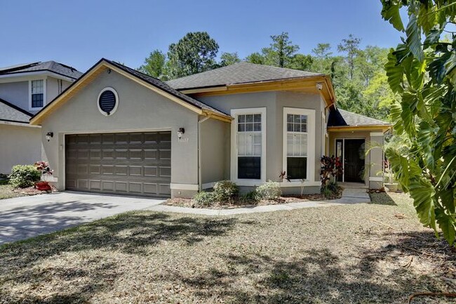Building Photo - Beautiful 3/2 Spacious Home with a 2 Car G...