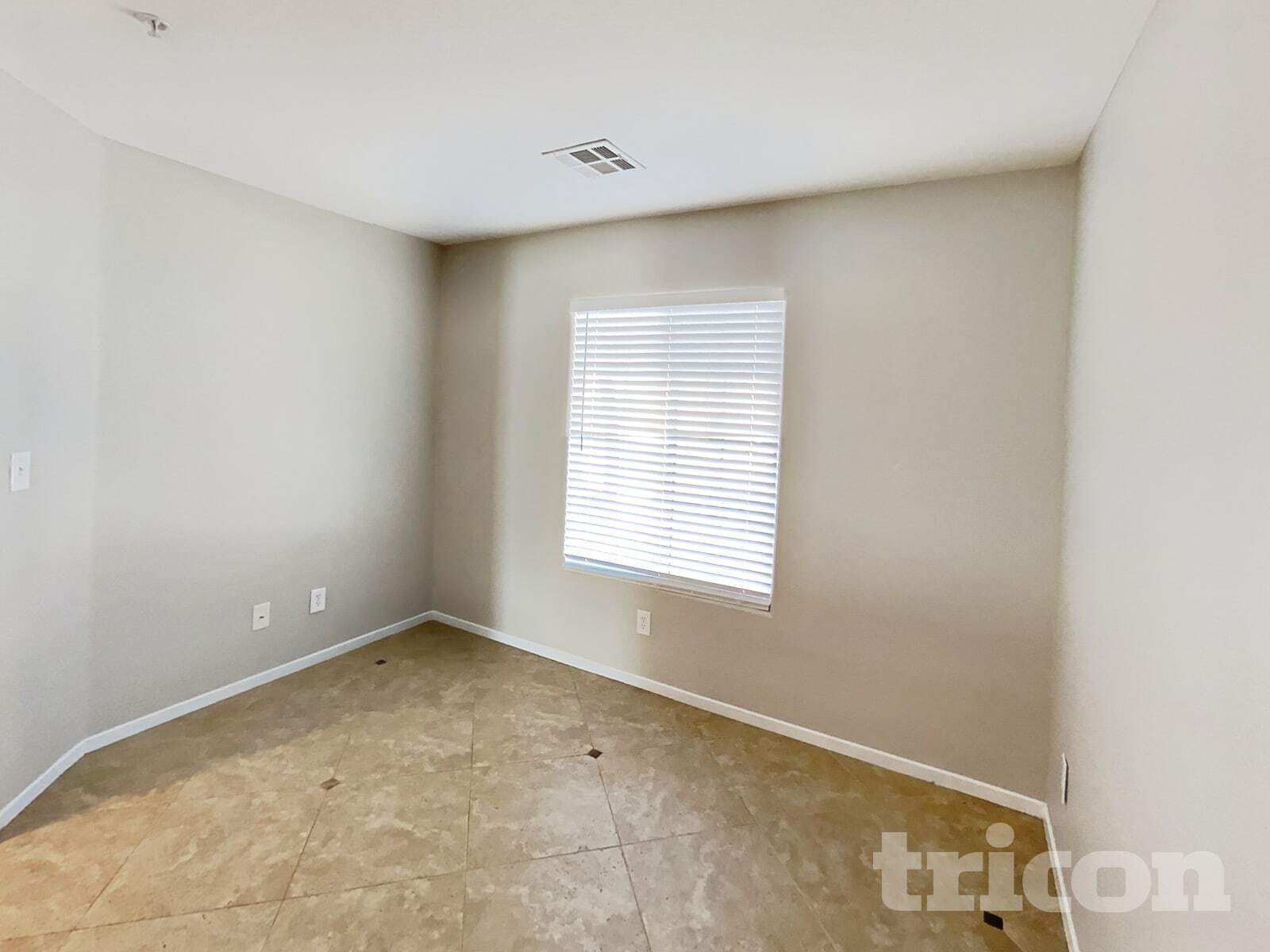 Building Photo - 1092 Country Coach Dr