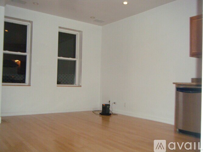 Building Photo - 1728 N Hermitage Ave