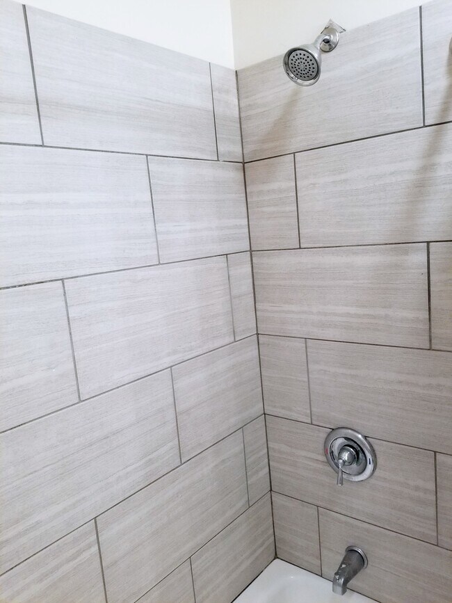 Building Photo - 1925 W Belle Plaine Ave